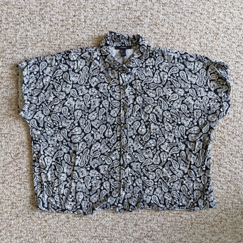 Forever 21 Black and White Paisley Short Sleeve Button Down Shirt